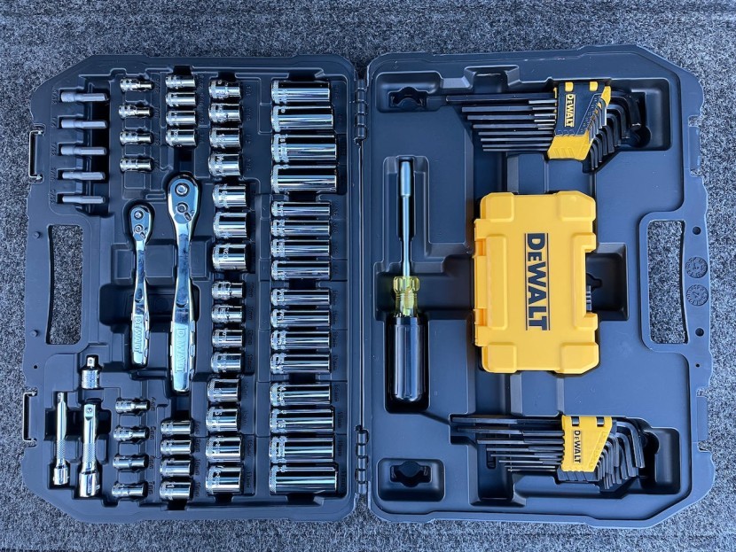 tool set - the dewalt case is simple, elegant, and well-organized