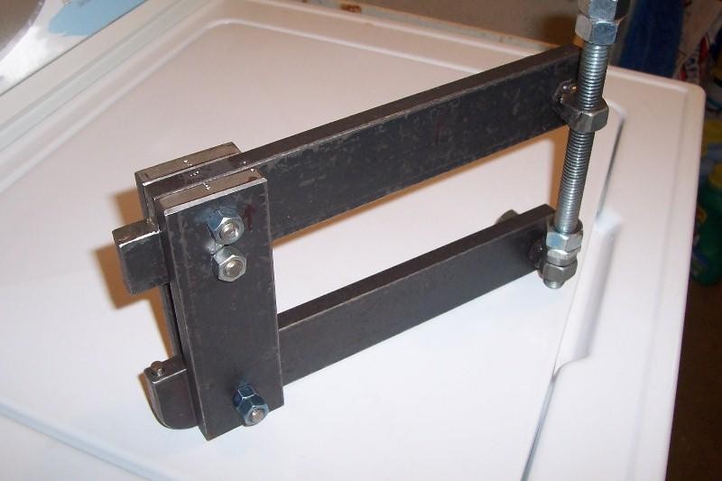 Close-up of the homemade hinge pin press tool